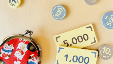 おもちゃのお金の画像